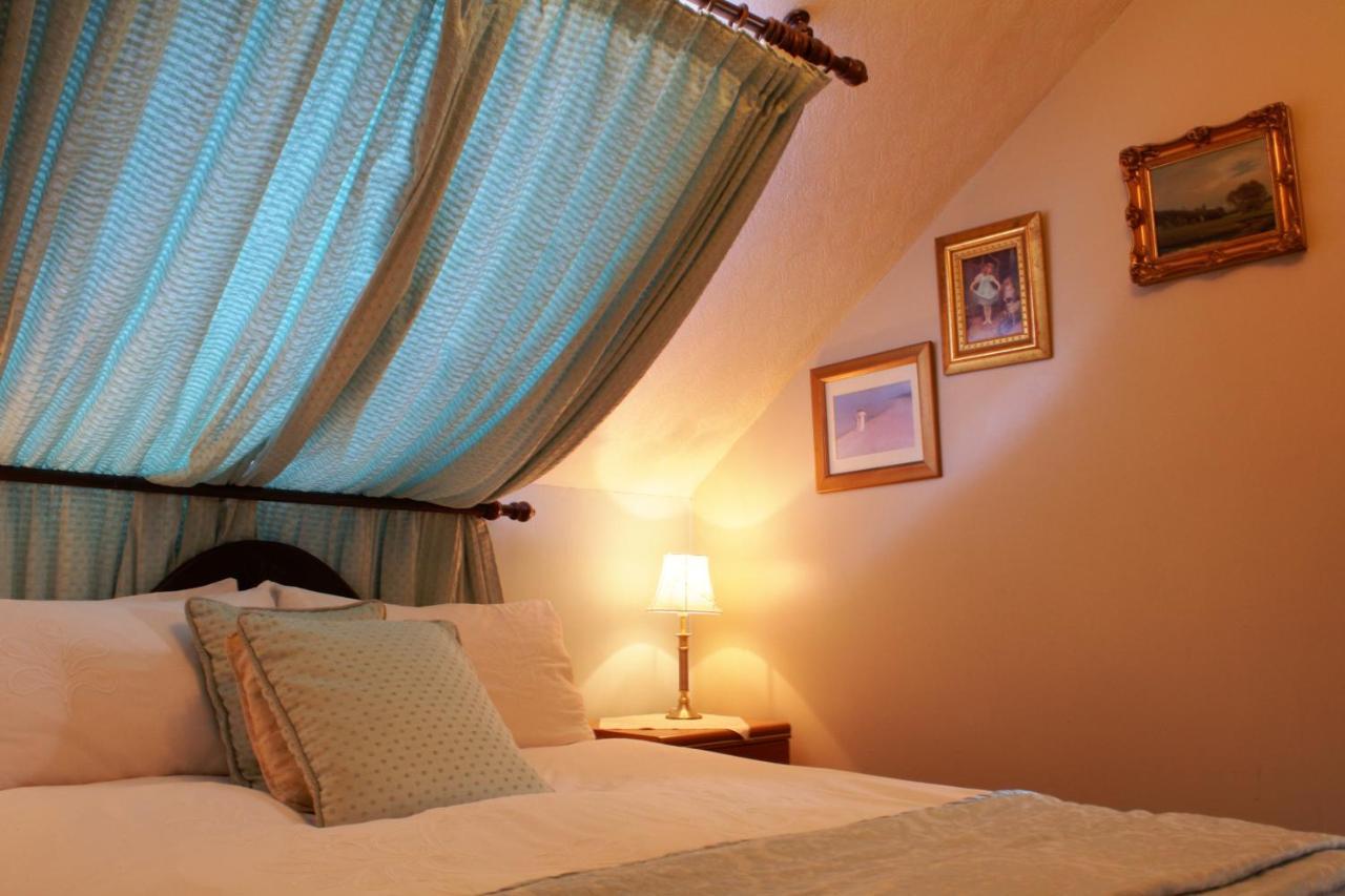 Small Double Room Private External Bathroom