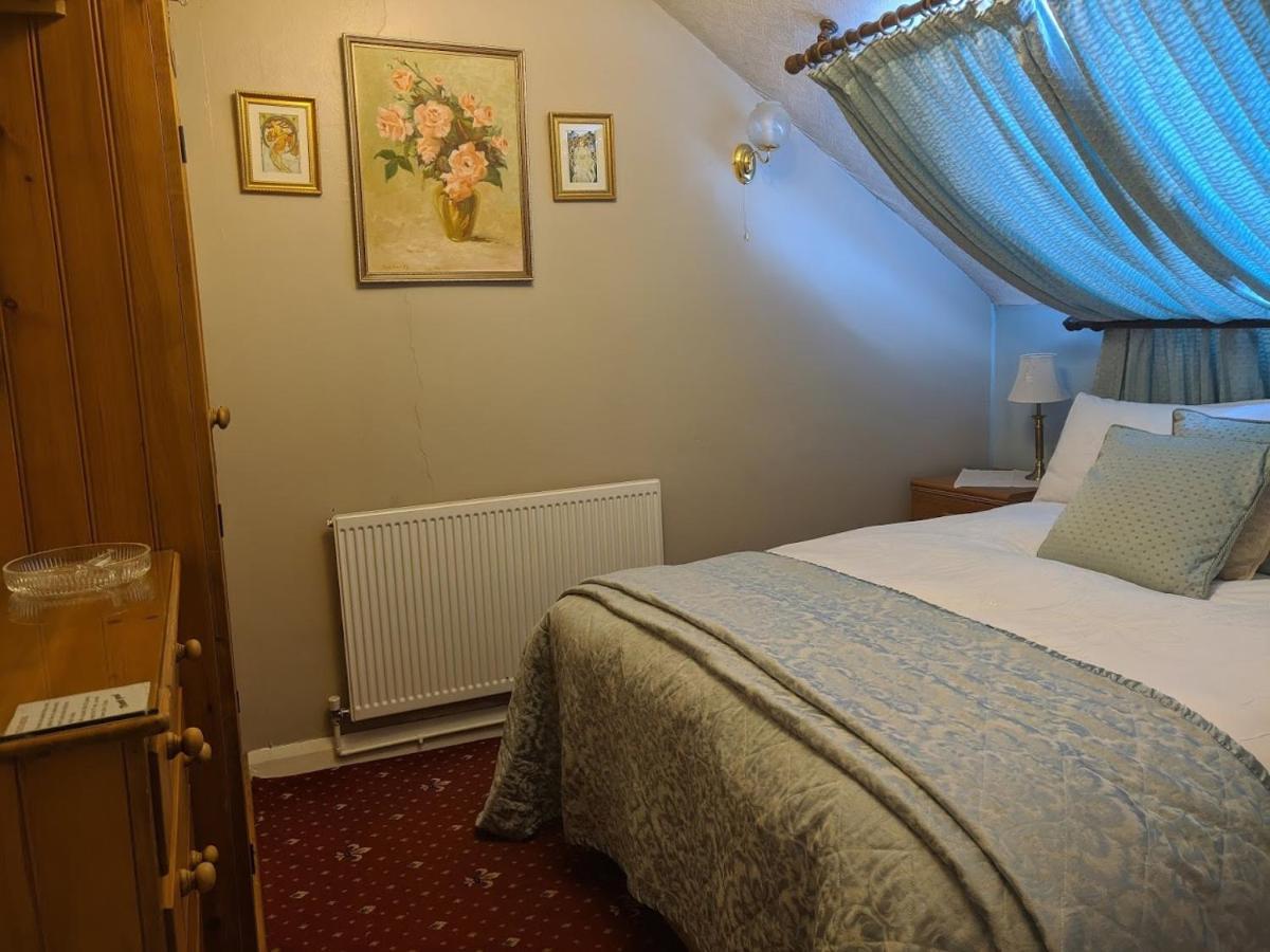 Small Double Room Private External Bathroom