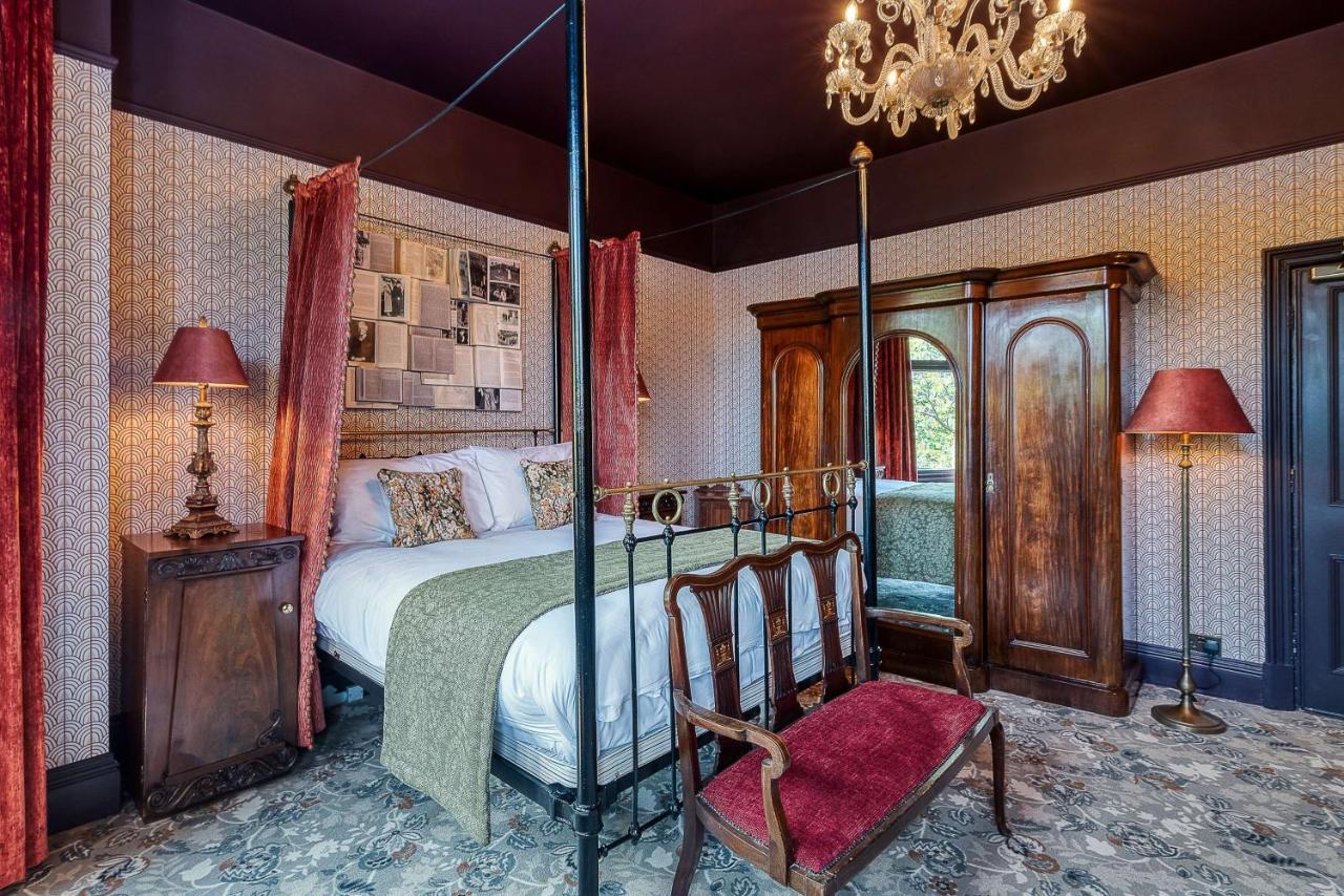 Double Room Four Poster Bed