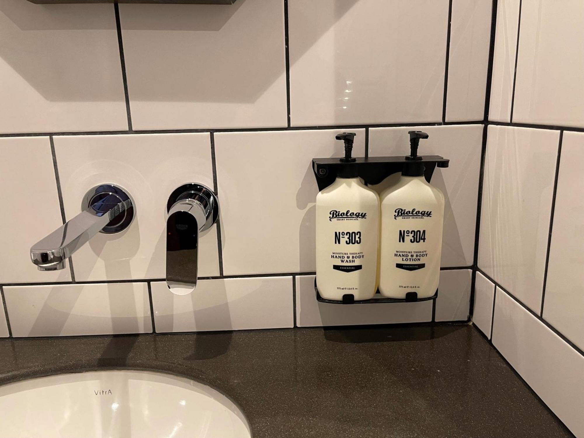 Premium King Room Bath Shower,1731451482:JPEG