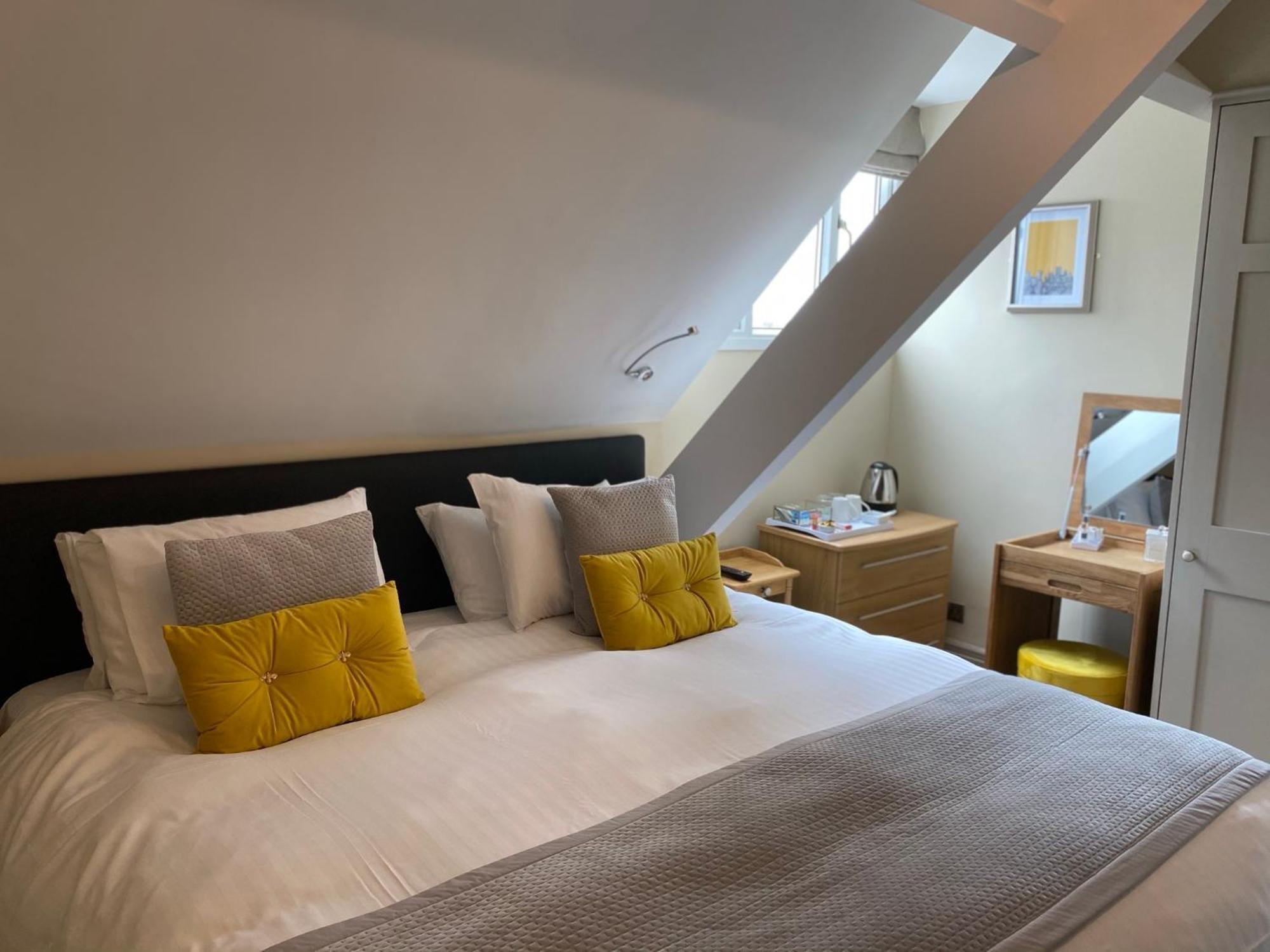 Standard Super King or Twin Bed En-suite
