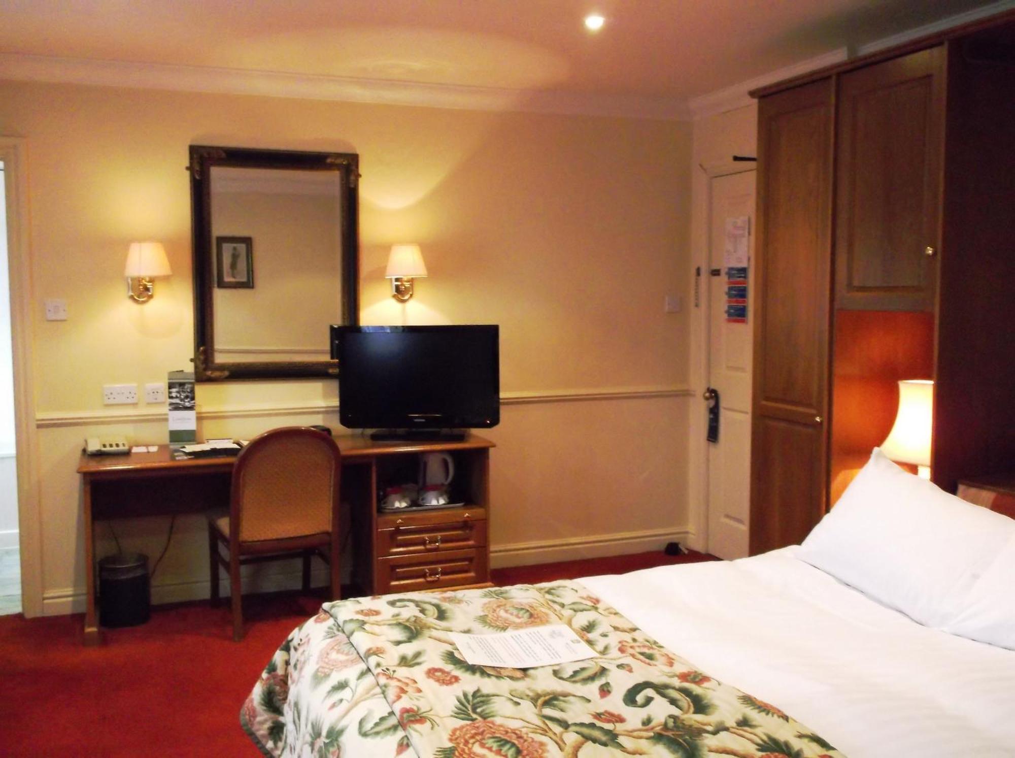 Deluxe Queen Room