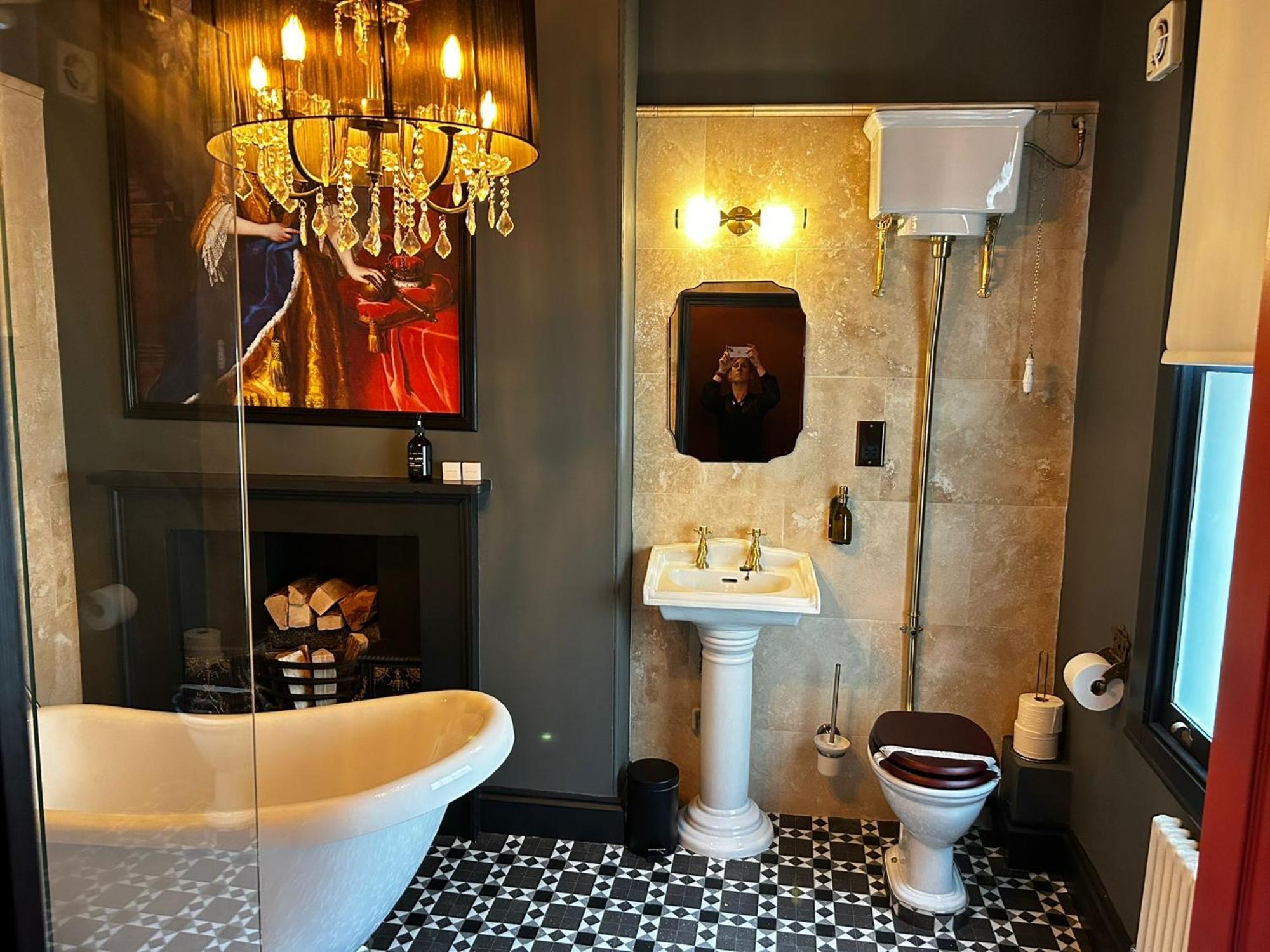 Deluxe Room,1756691336:JPEG