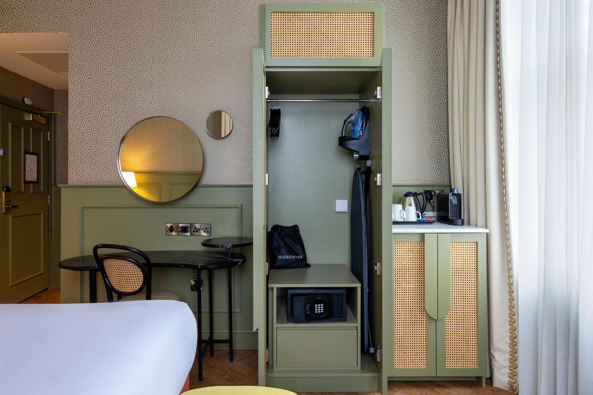 George Walton Deluxe King Room