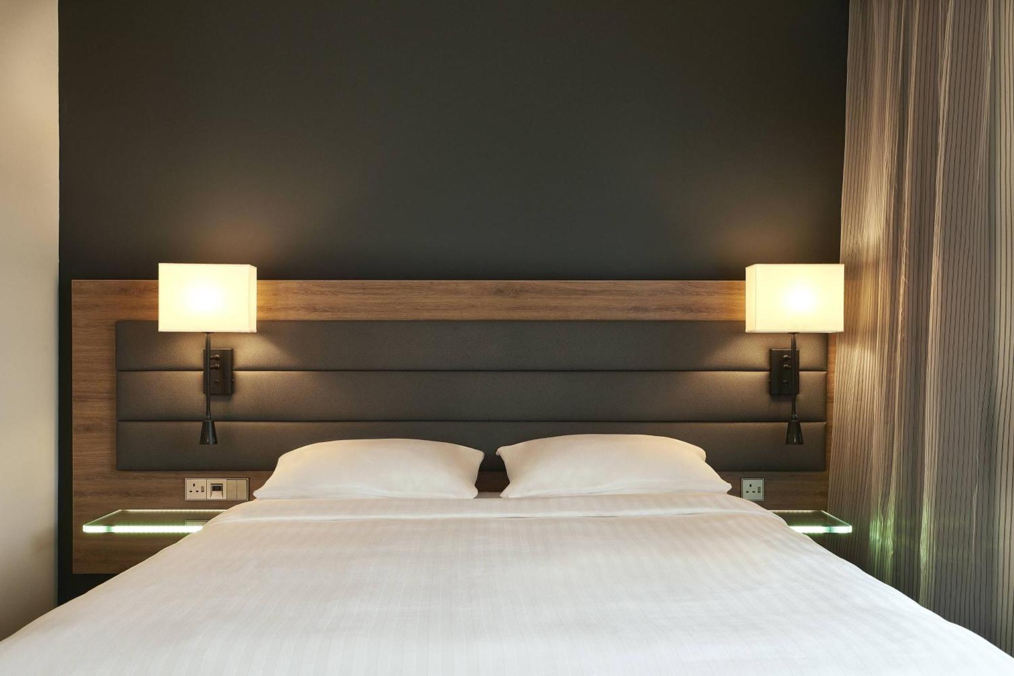 Moxy Queen Room,1634458050:JPEG