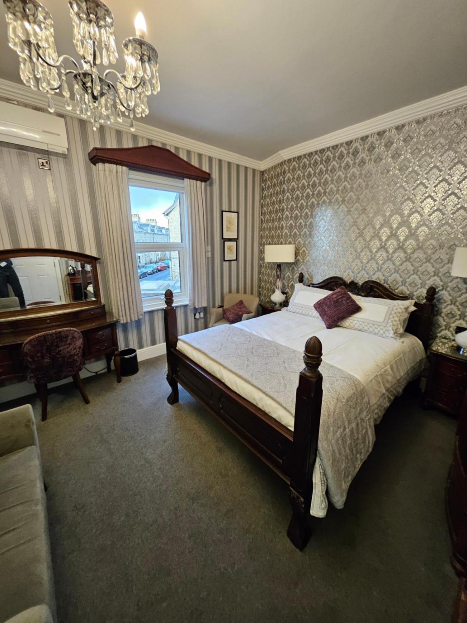 Four Poster King Spa Bath