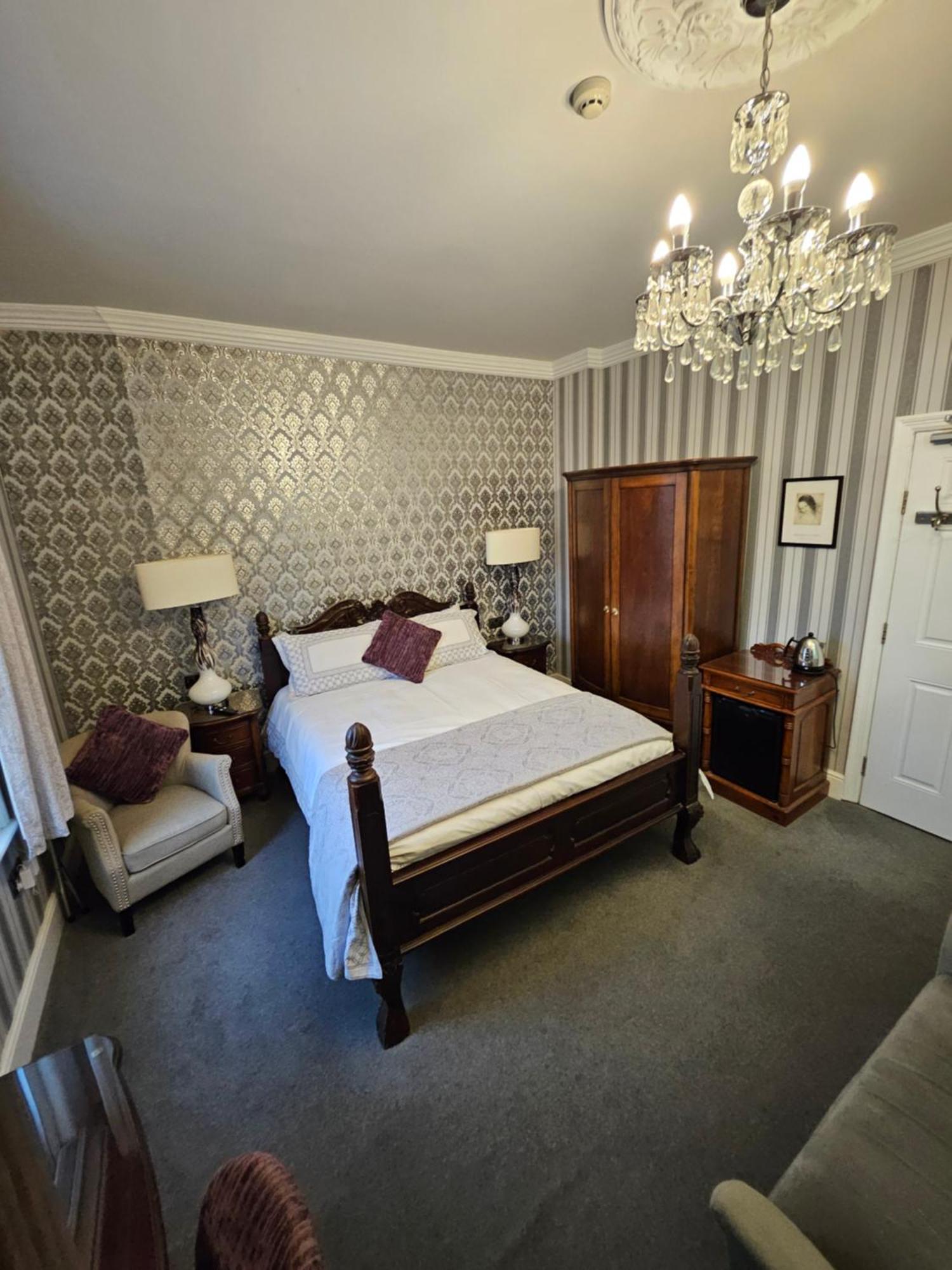 Four Poster King Spa Bath