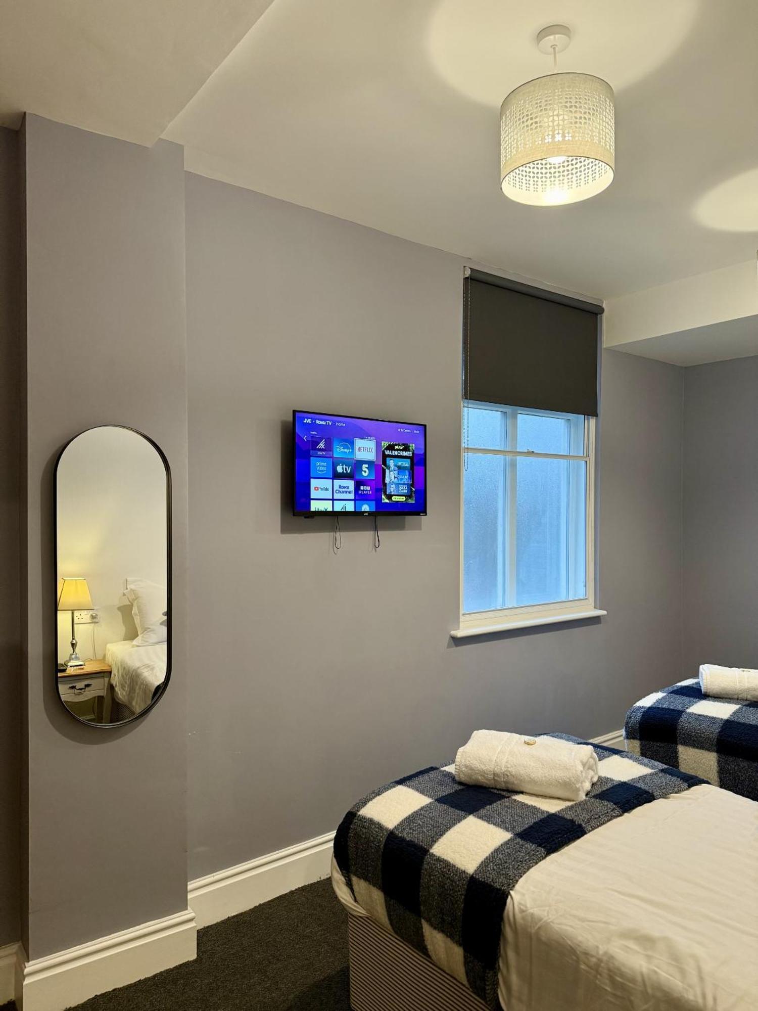Twin Room Private Bathroom