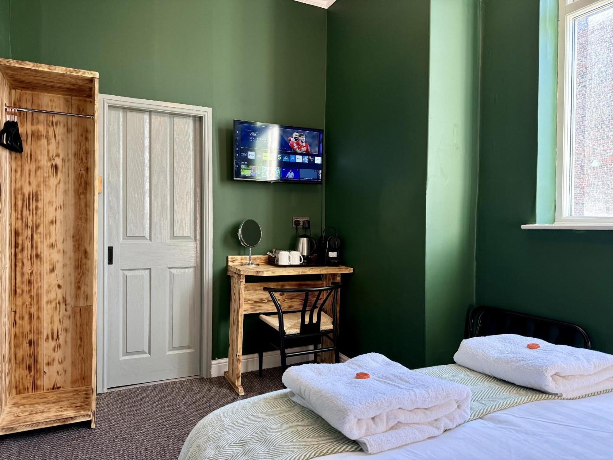 Double Room Private Bathroom