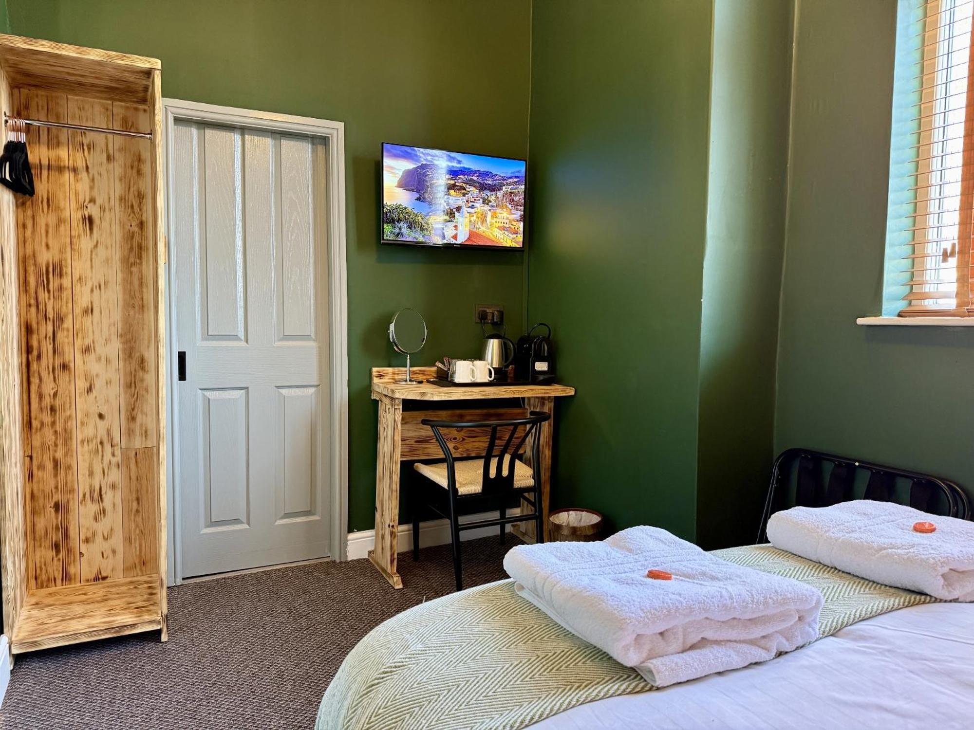 Double Room Private Bathroom