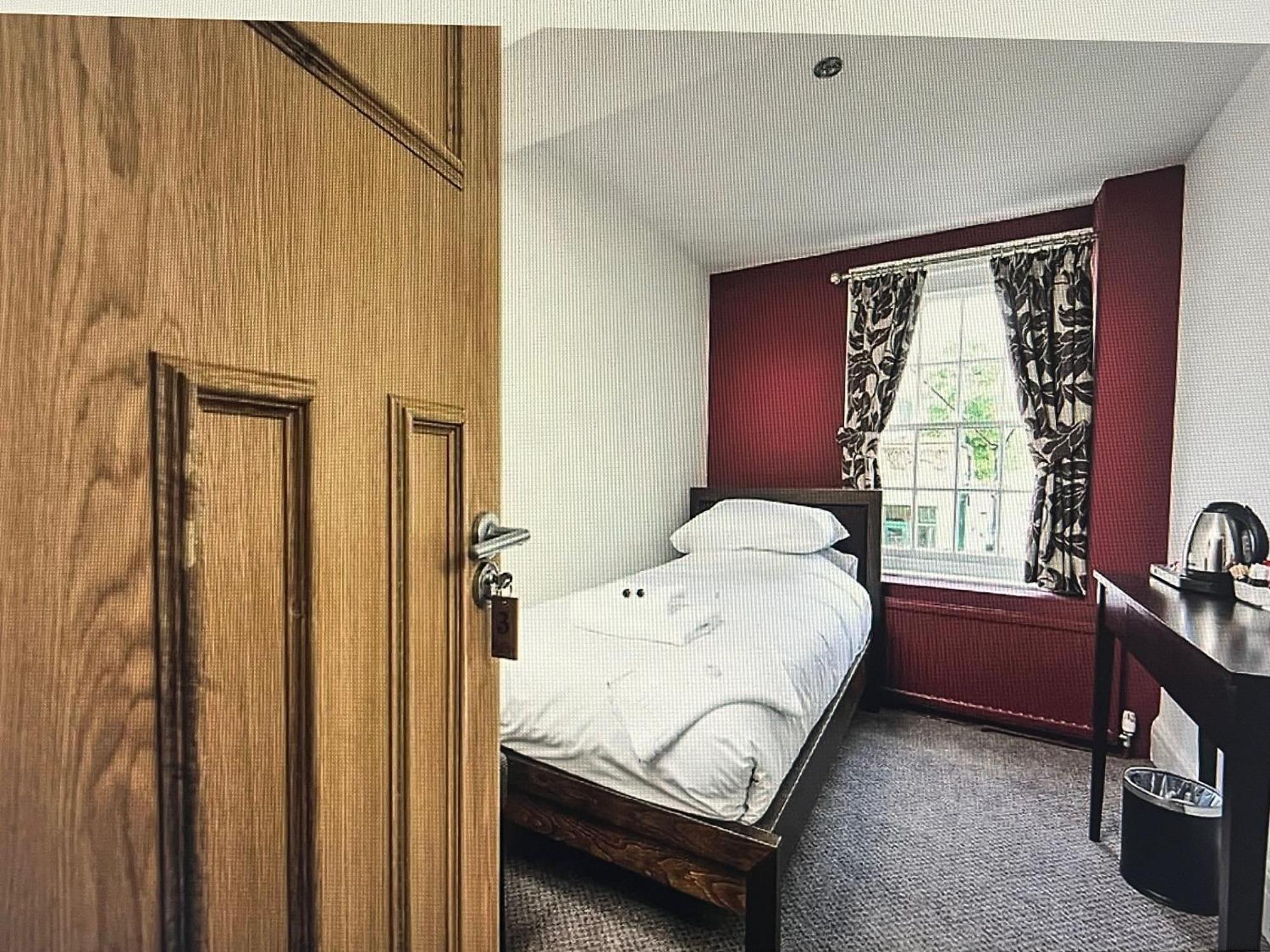 Single Room with Private External Bathroom