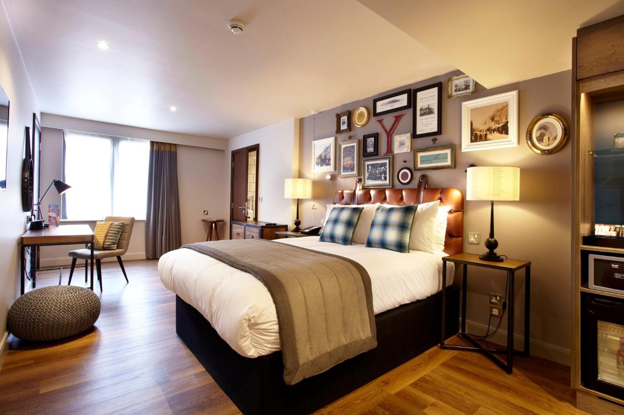 Standard King Room Accessible