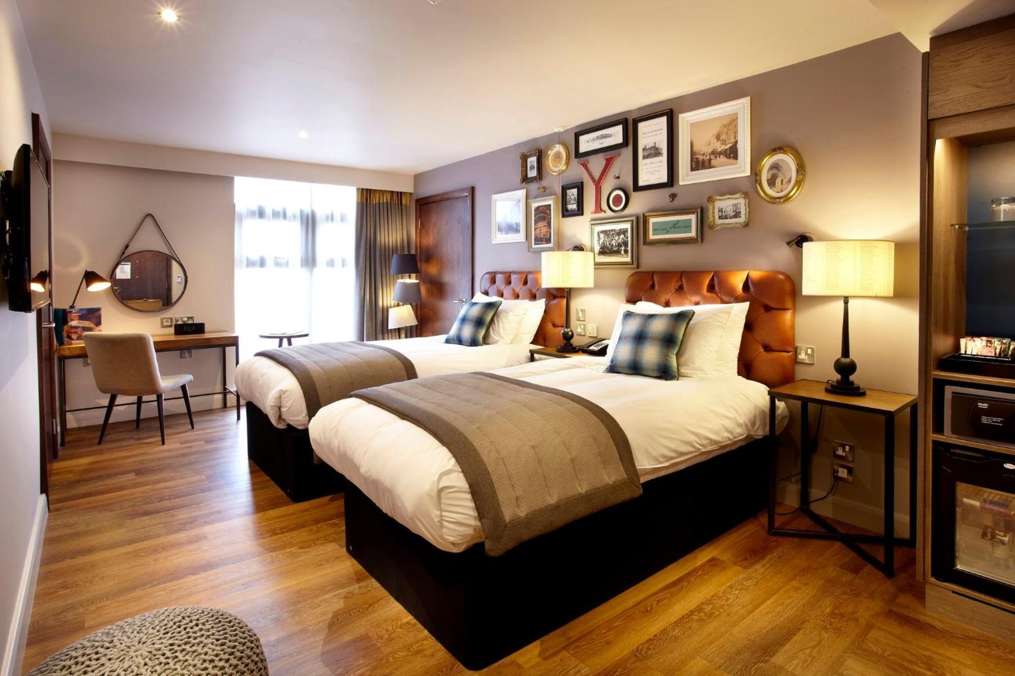 Standard Room Two Single Beds Accessible