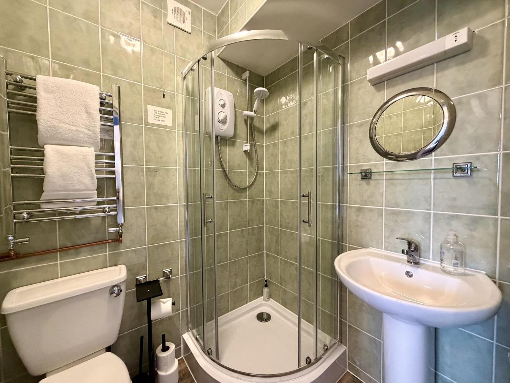 Twin Room Private Bathroom