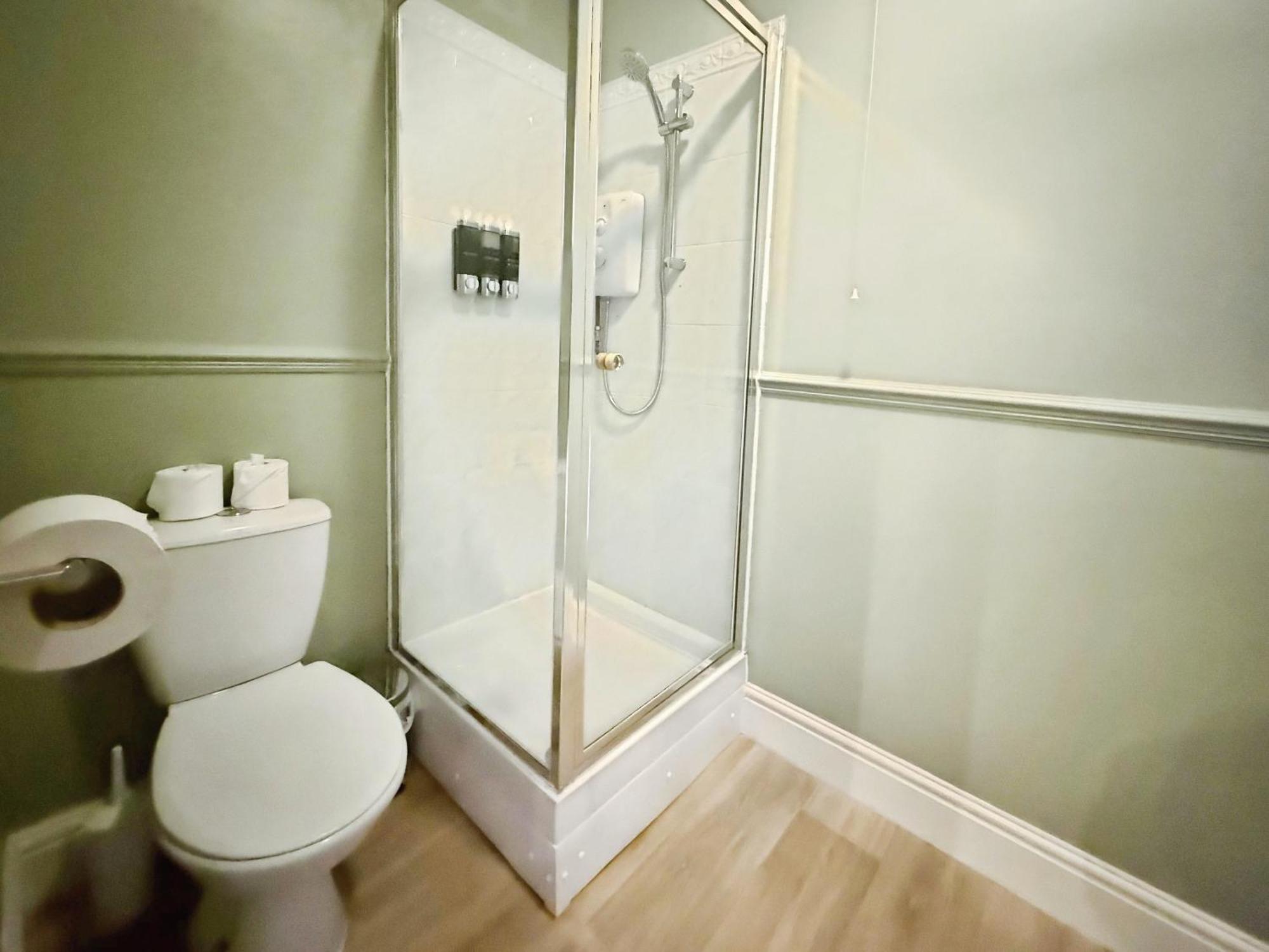 Double Room,1758835085:JPEG