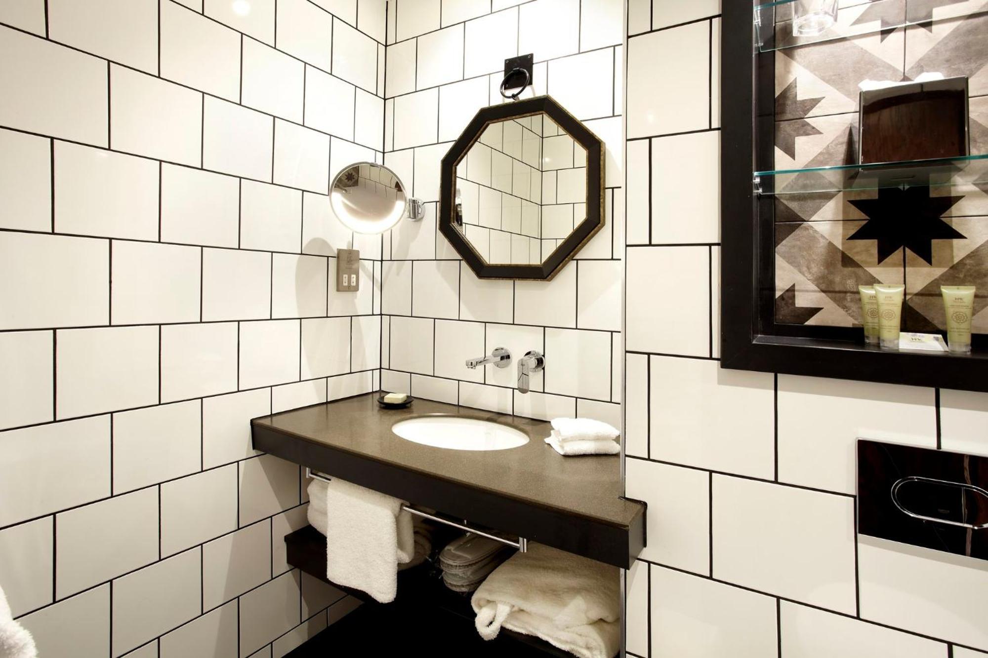 Premium King Room Bath Shower