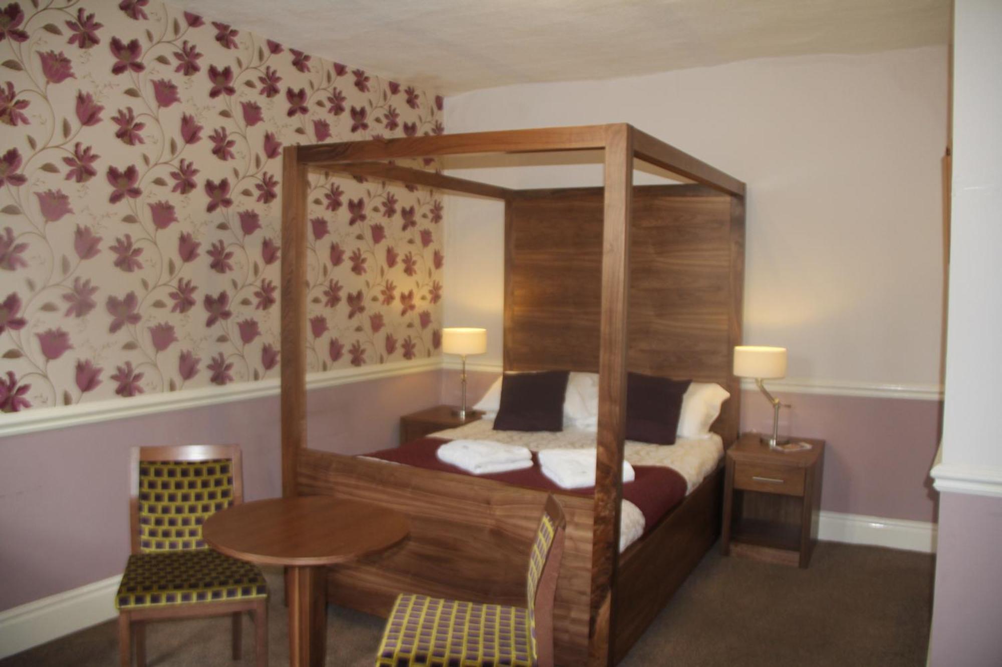 Double Room Four Poster Bed