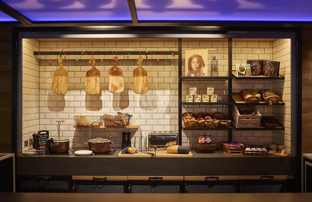 Moxy York-1
