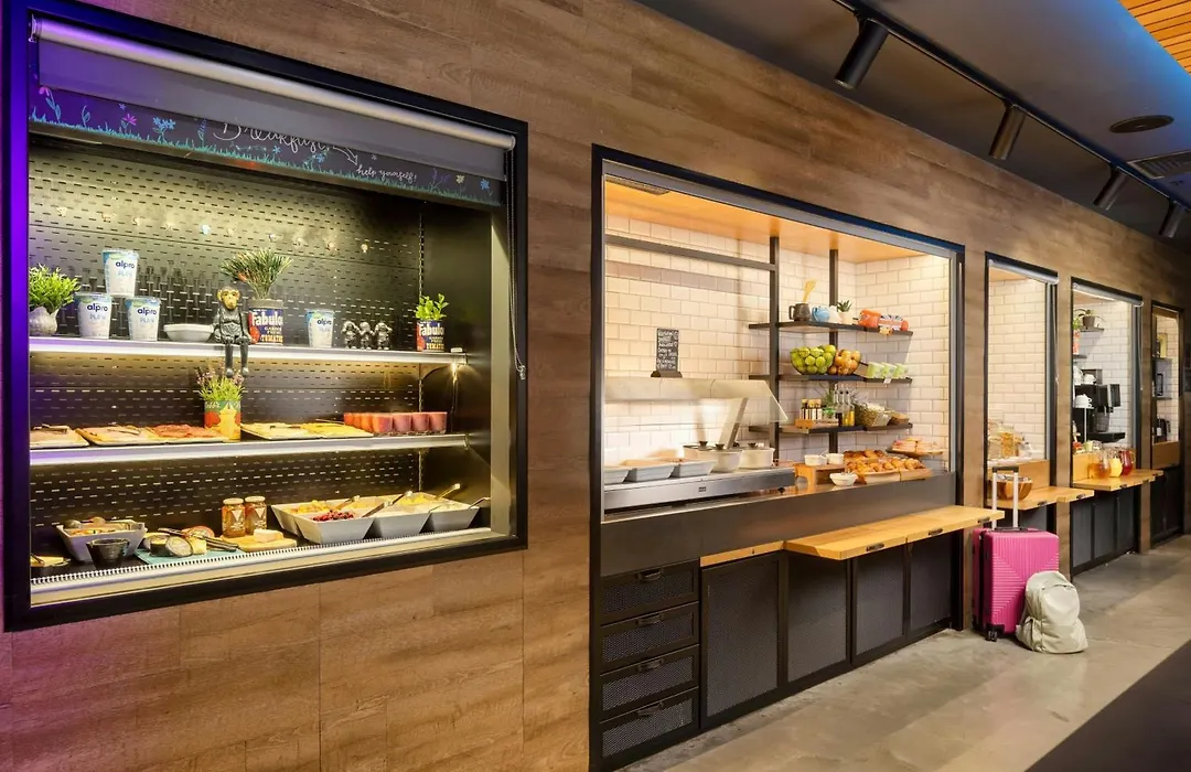 Moxy York-1