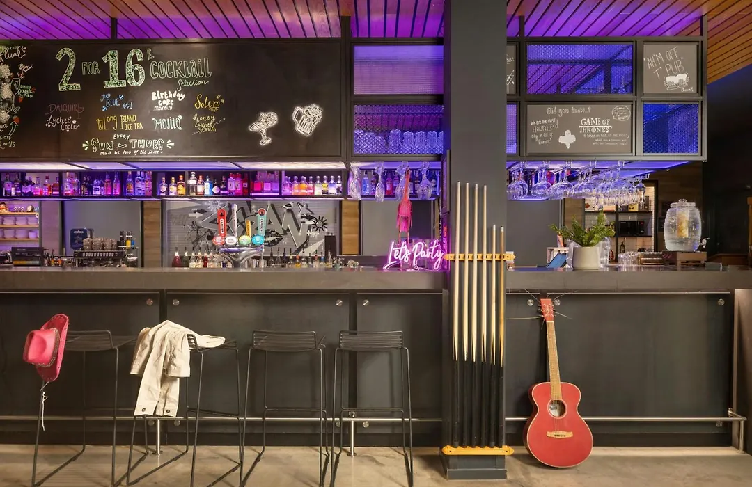 Moxy York-1
