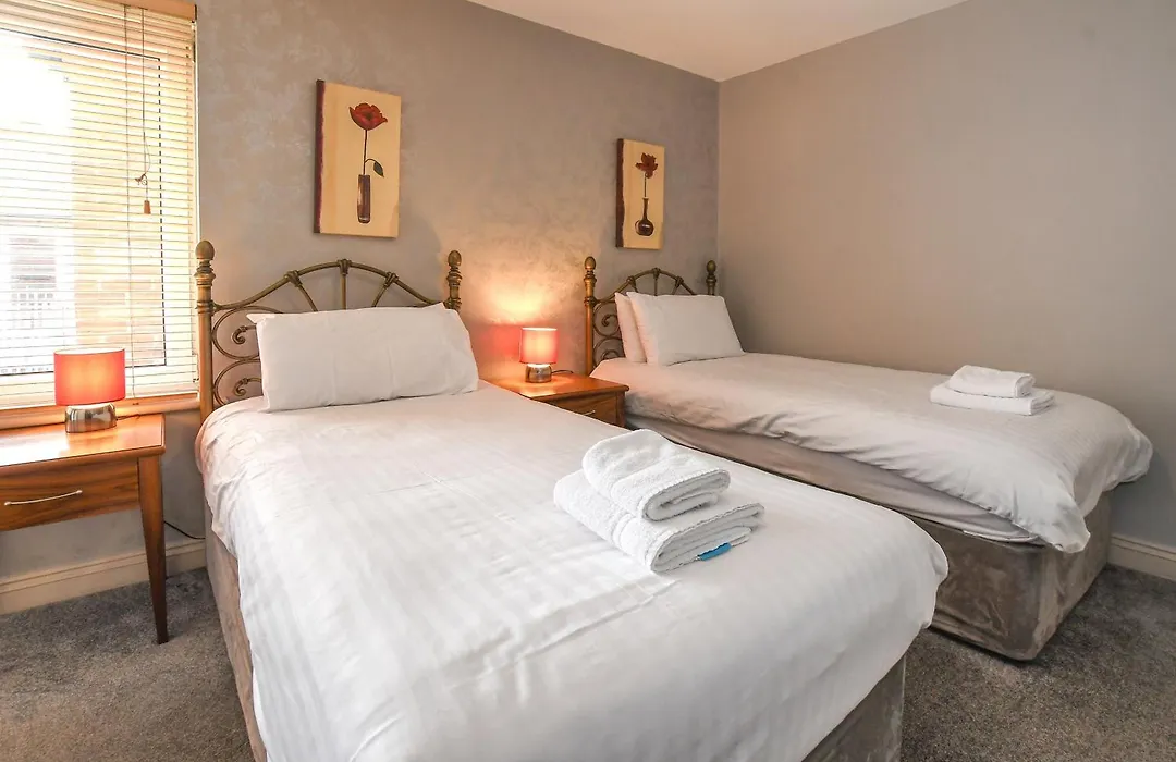 The Queens Hotel & Victoria Cloisters Apartments-1