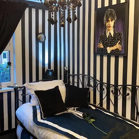 Wednesday'S Family Rooms-3