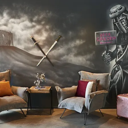 Moxy York-3