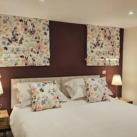 Georges Place-3
