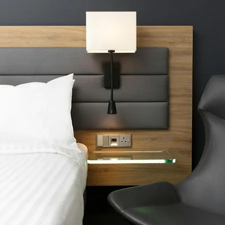 Moxy York-2