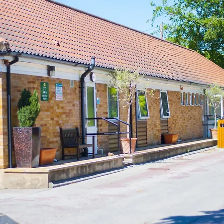 Stableside Hostel At York Racecourse-3