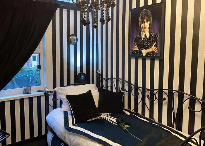 Wednesday'S Family Rooms