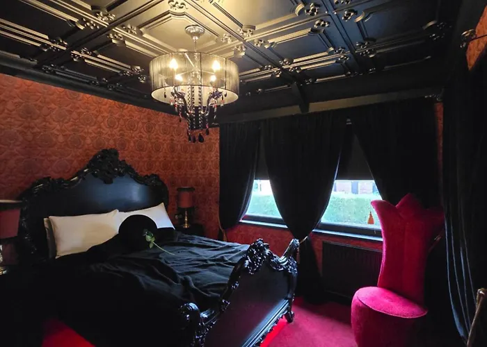 Wednesday'S Family Rooms York